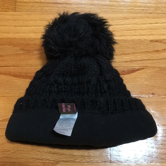 Kyi Kyi Canada Womens Black Faux Fur Pom Pom Knit Beanie Hat - Picture 6 of 7